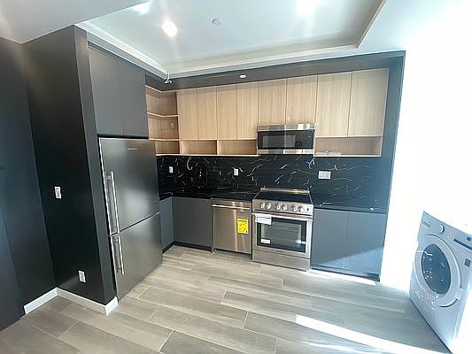 3rd image of 881 Lexington Ave #404