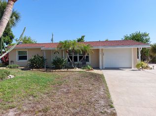 1541 Crest Dr, Englewood, FL 34223