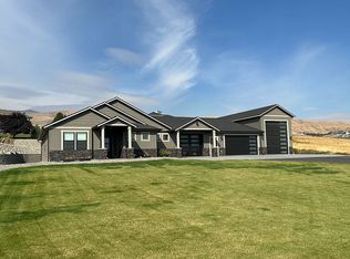 894 Autumn Crest Dr, Wenatchee, WA 98801