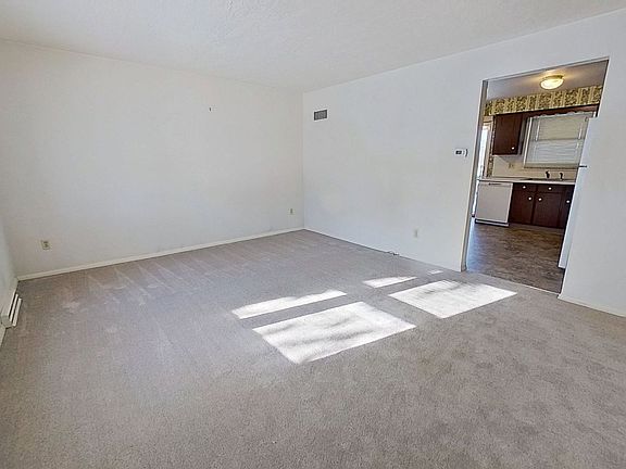 4th image of 141 Oak Manor Dr