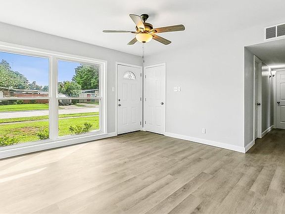 3rd image of 1916 Farmington Pl