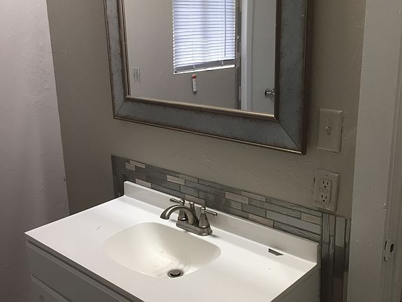 2nd image of 636 SE 31st St