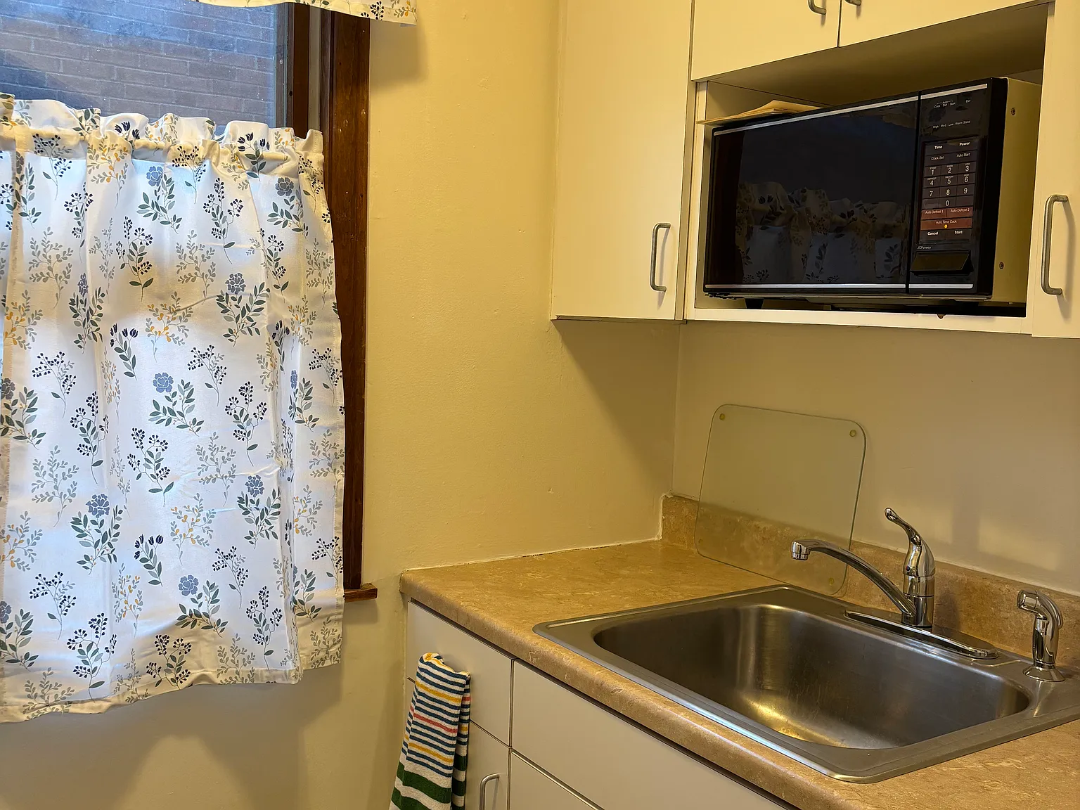 1 bed, 1000 sqft, $1,150 — Photo 3