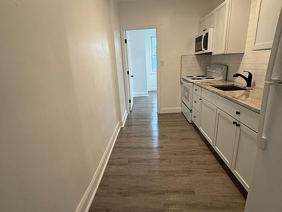 2nd image of 2007-9 Woodlynne Ave #2