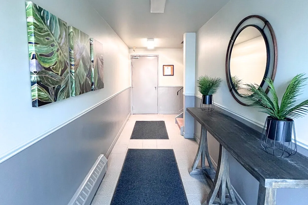 Tillson Apartments 2 - Choose your rent level - Call for Details - All utilities — Photo 4