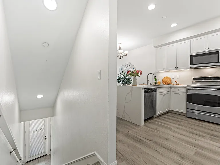 503 S Brea Blvd #18 — Photo 17