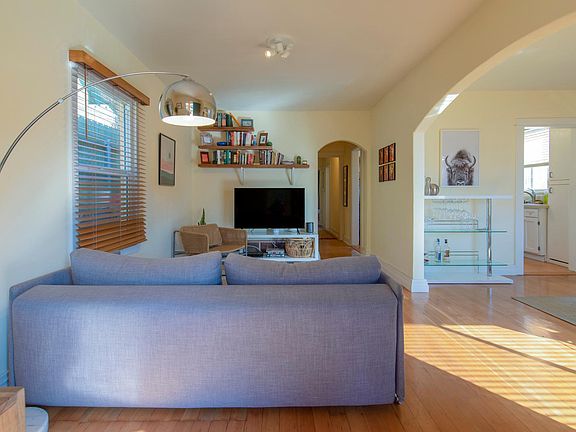 4th image of 2223 Oak Glen Pl