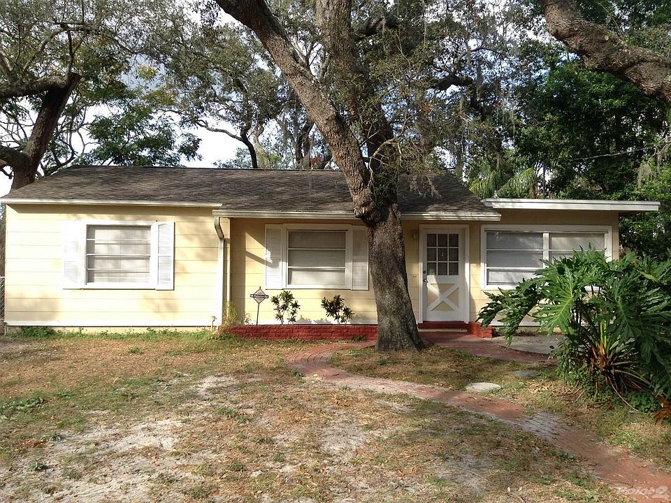 1st image of 821 W Lowry Ln