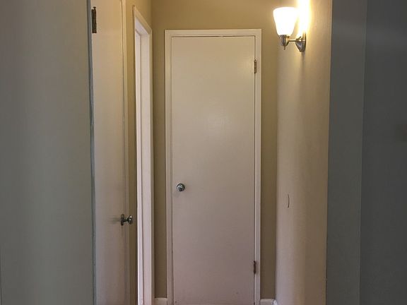5th image of 828 Tait St APT C