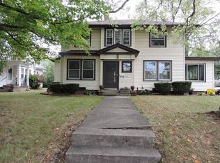 706 Bacon St, Pekin, IL 61554