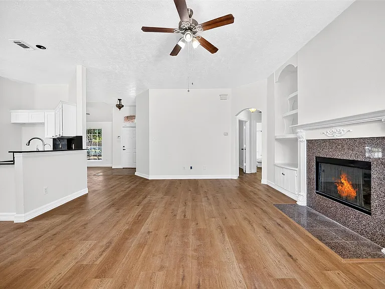 15307 Flemington Ave — Photo 11