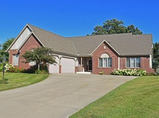 873 Tree Ridge Ct, Hartland, WI 53029