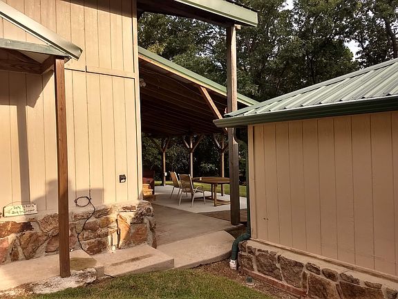 Guest house covered patio
