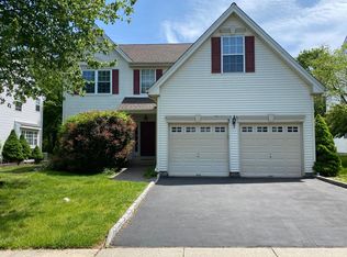 25 Larsen Ct, Bridgewater, NJ 08807