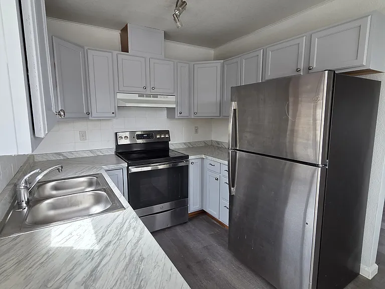 1442 King St — Photo 2