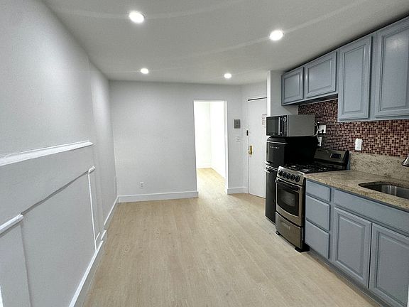 5th image of 438 E 9th St #7B
