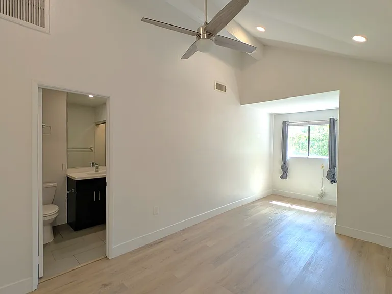 602 N May St #67 — Photo 24