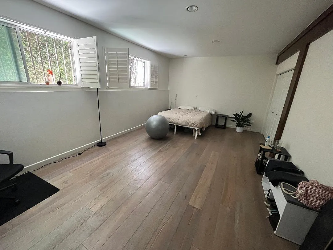 1623 Greenfield Ave — Photo 2