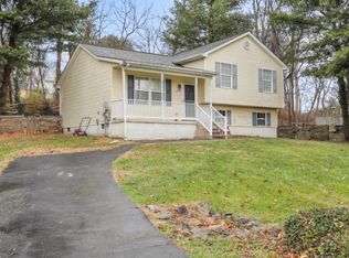 121 Spring Dale Dr, Charles Town, WV 25414