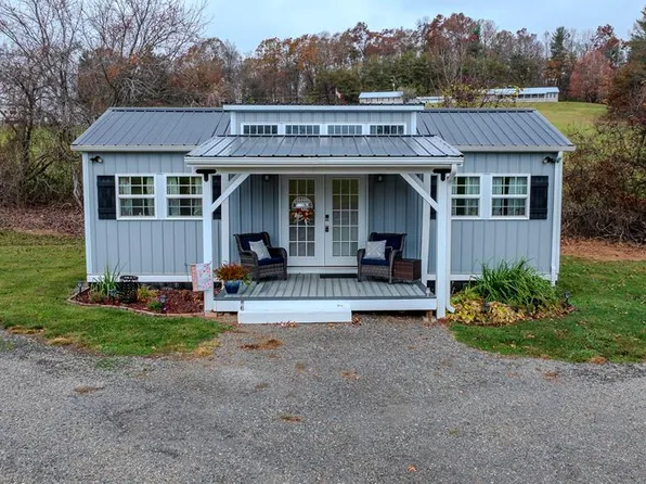 276 Airport Rd, Hillsville, VA 24343