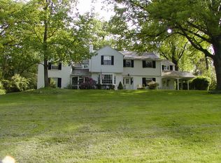 3151 N Farmcrest Dr, Cincinnati, OH 45213
