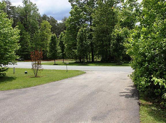 4th image of 425 Woods Edge Dr