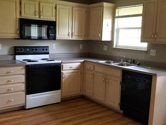 2nd image of 308 NE 6th St APT B