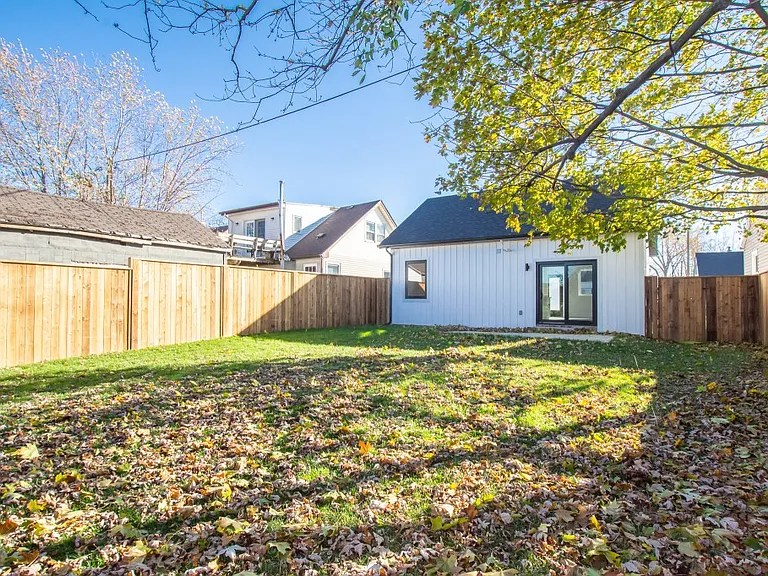 6151 Churchill St — Photo 21