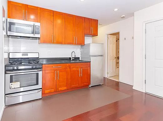 4th image of 603 Washington Ave #3F