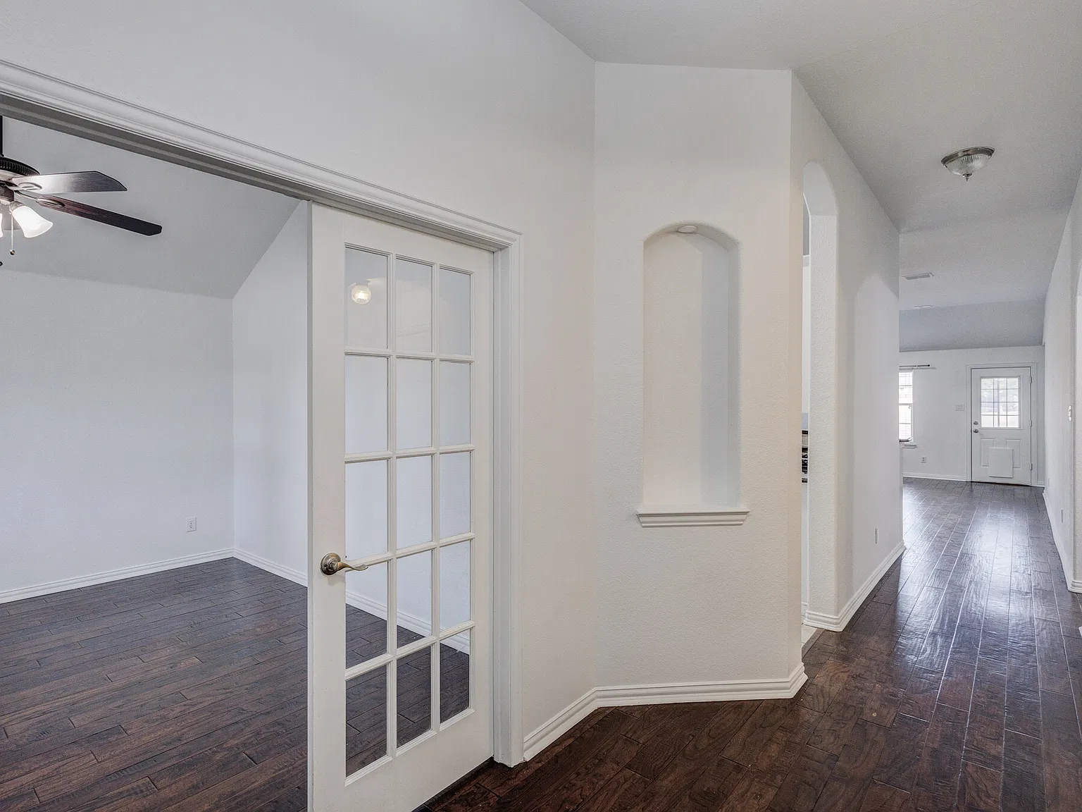 3 bed, 1832 sqft, $2,295 — Photo 3