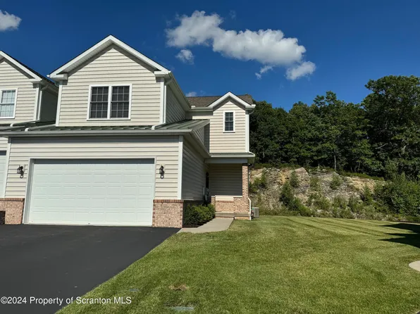 4104 Austen Clos, Moosic, PA 18507