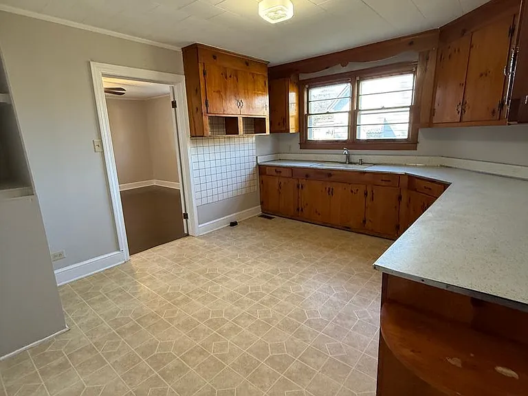 459 Woodruff St — Photo 4