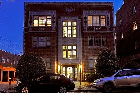 Exterior Photo 1