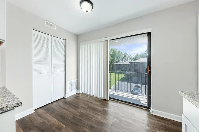 2 bed, 1110 sqft, $2,300 — Photo 4