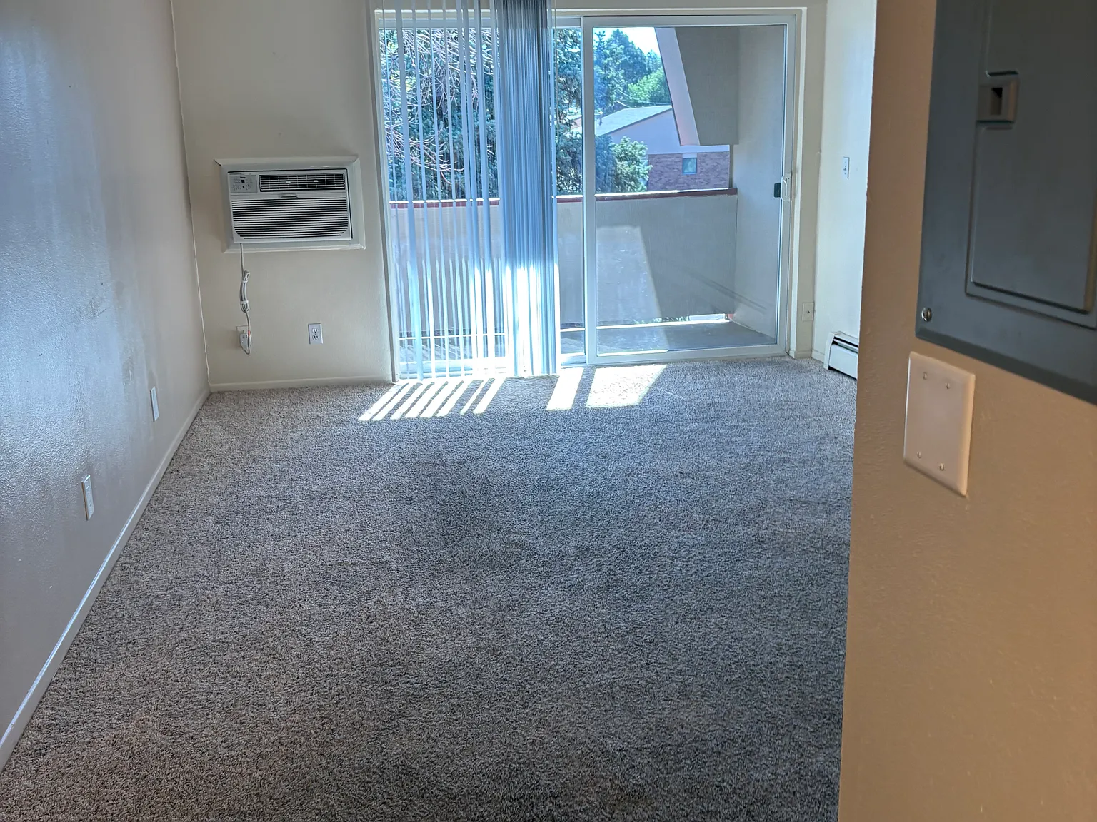 1 bed, 650 sqft, $1,000 — Photo 4