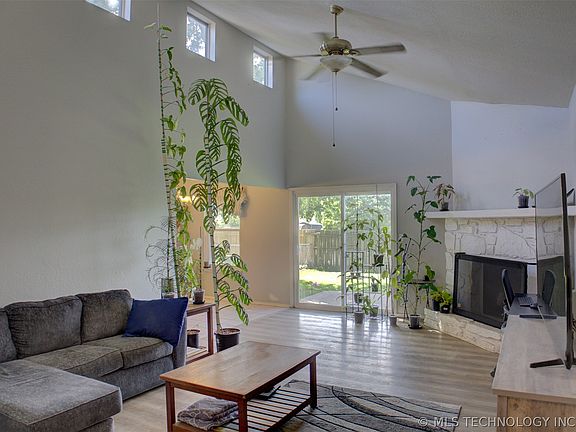 4th image of 1302 E 140th Pl