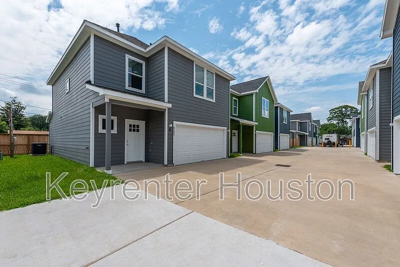 8202 Homewood Ln #E