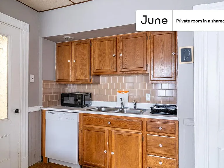 106 Beacon St #D — Photo 8