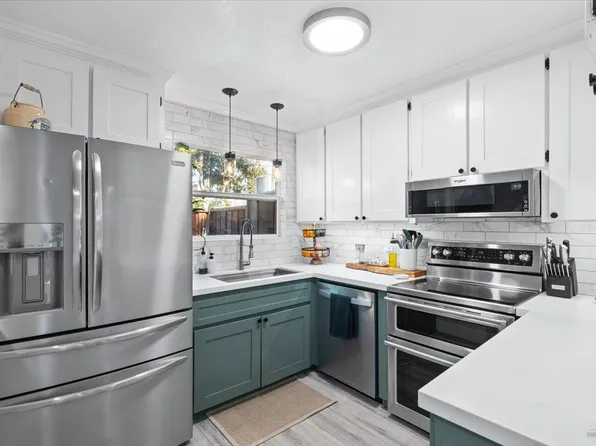 711 Racquet Club Circle, Rohnert Park, CA 94928