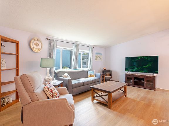 4th image of 15302 123rd Avenue Ct E #41