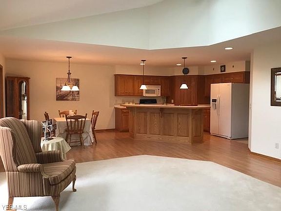 5th image of 1017 Evergreen Dr NW