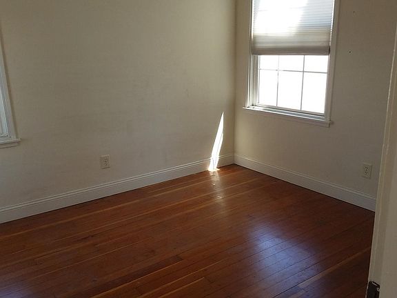 2nd image of 648 Kelly Ave #B