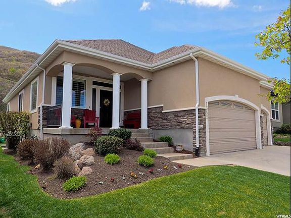 3rd image of 1652 E Spyglass Hill Dr
