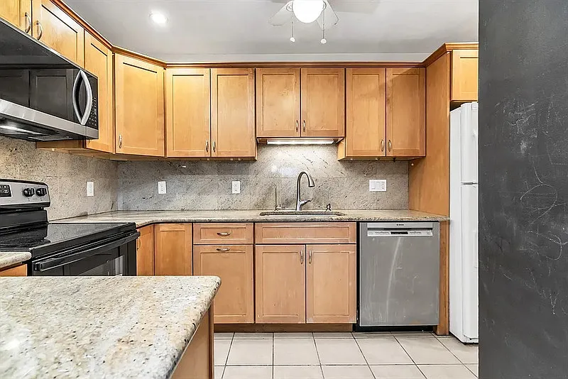 21 Margin St #33