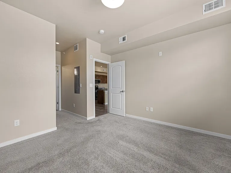 Kansas Apartments — Photo 13