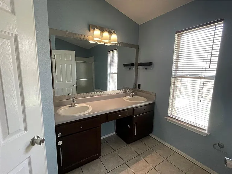 2501 Willow Way — Photo 13