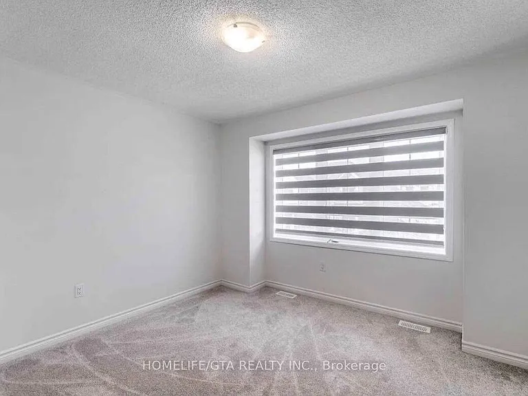 30 Circus Cres — Photo 11