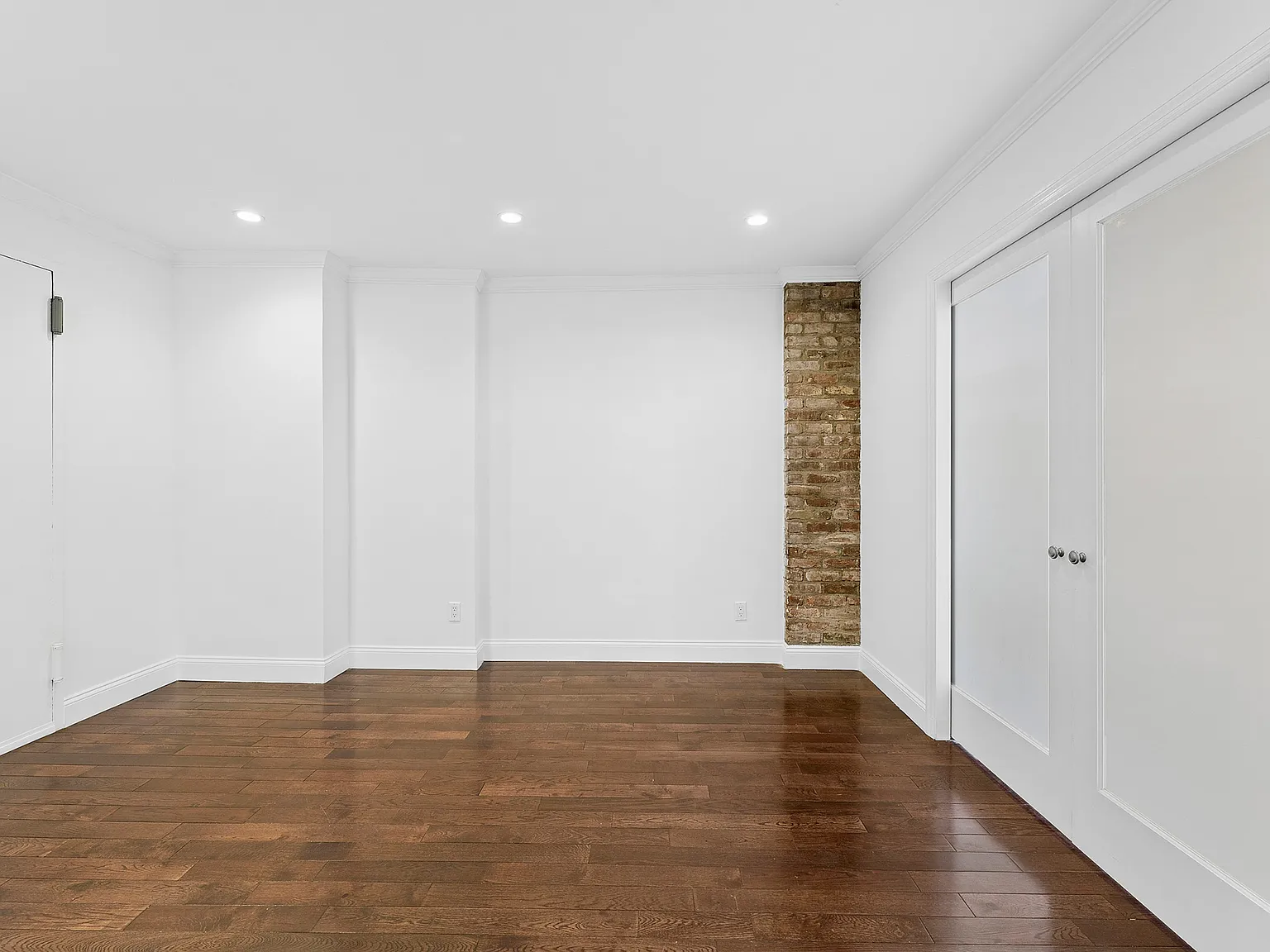 328 West 19th Street — Photo 4