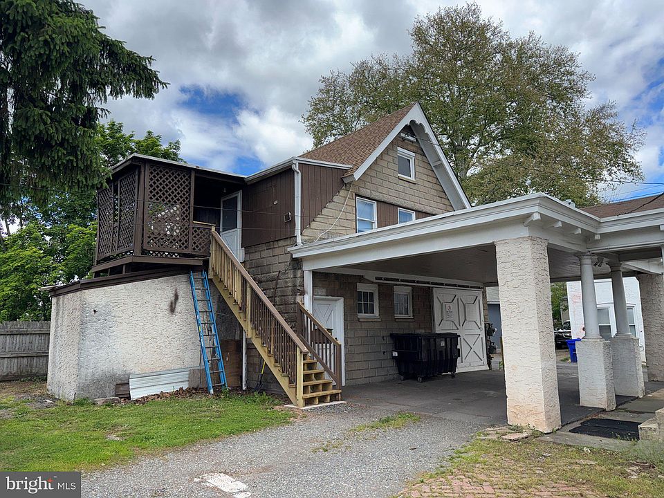 1st image of 261 N York St