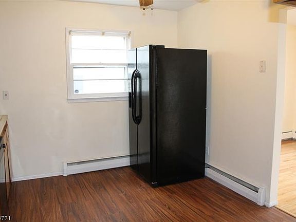 3rd image of 416 Academy St